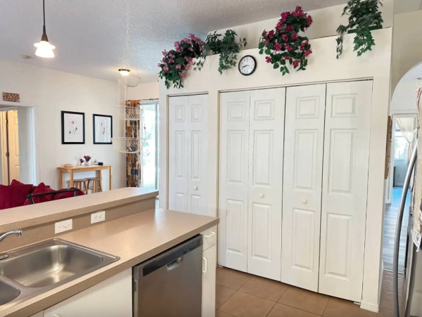 Sarasota Near Siesta Key Beaches Vacation Retreat- Family Friendly Getaway